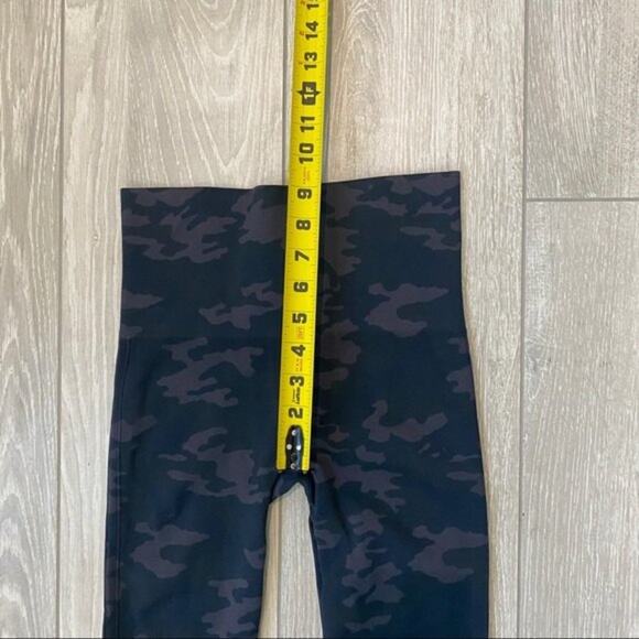 SPANX High Waisted Look At Me Now Leggings Camo Stretch Gray Black Size Small - Picture 6 of 8